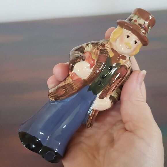 Caroling Couple Porcelain Salt and Pepper Shakers - Picture 7 of 12